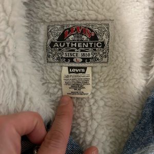Large Sherpa lined Levi’s vest. Excellent condition